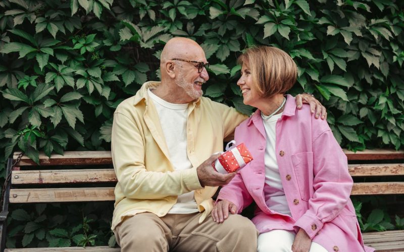 11 Indicators He Likes You Extra Than You Assume